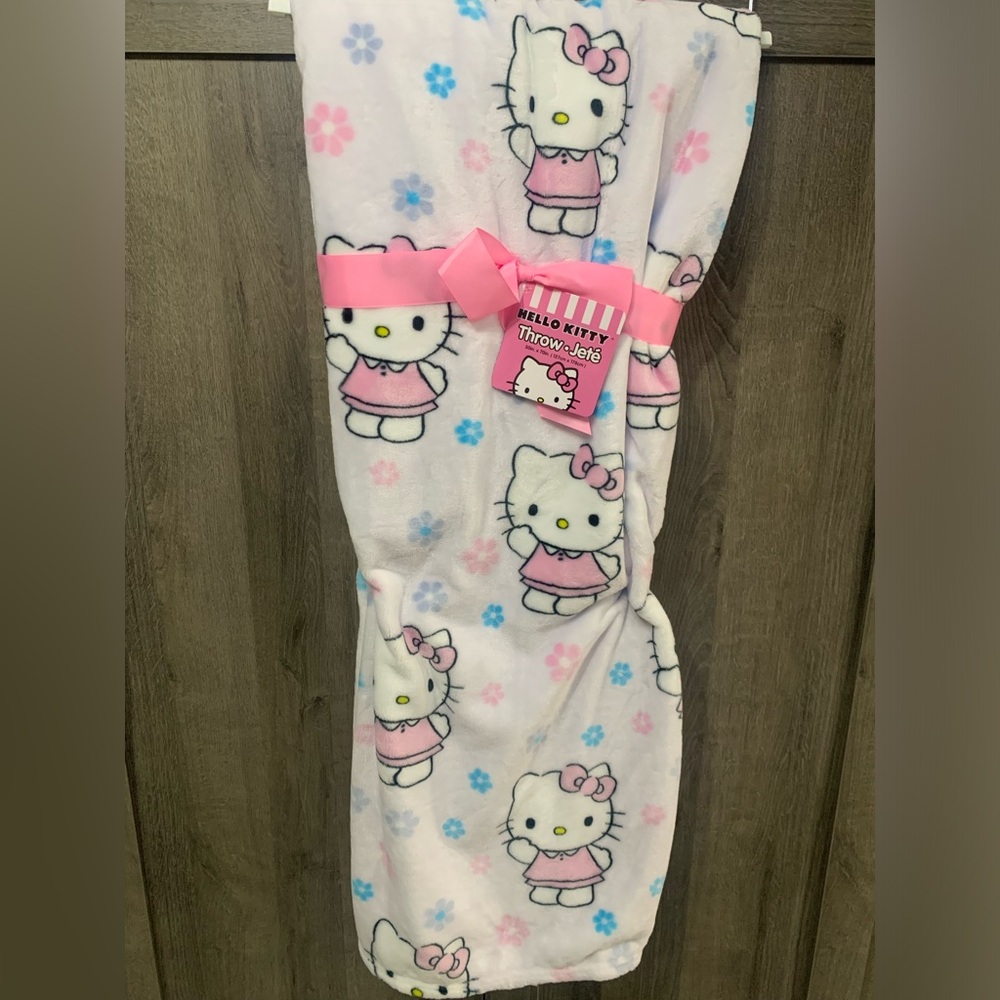 New Hello Kitty Light Lavender Spring Plush 50 x 70 Throw Blanket With Tag